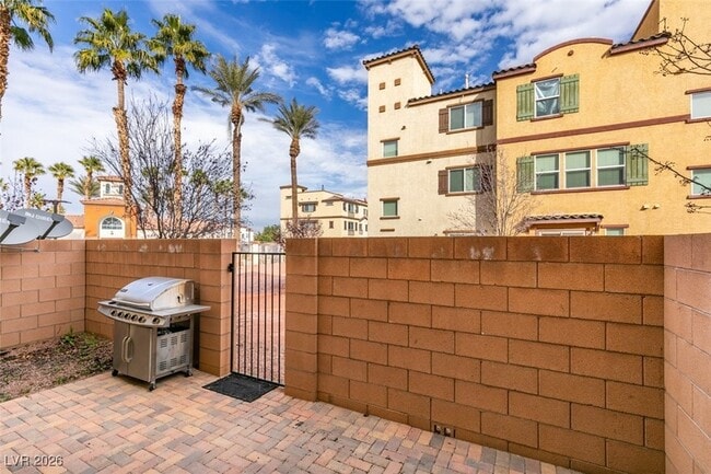 Building Photo - 1525 Spiced Wine Ave