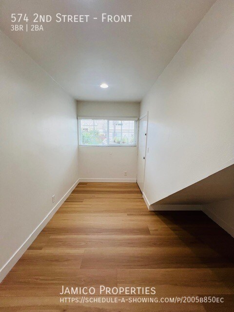 Building Photo - 574 2nd St