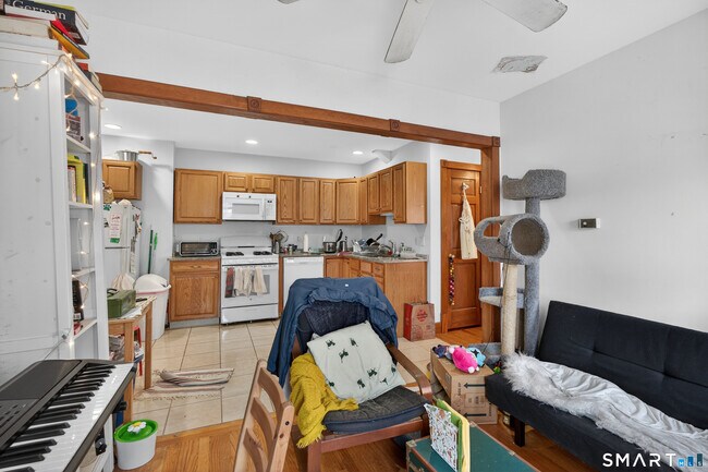 Building Photo - 245 Edwards St