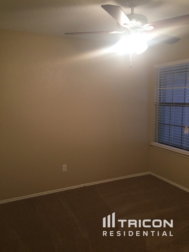 Building Photo - 708 Leedsfield Ct