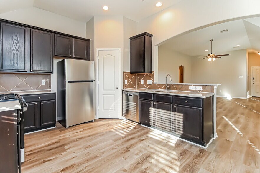 Building Photo - 323 Sea Breeze Dr