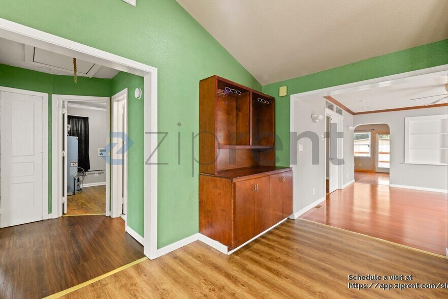 Building Photo - 641 Gladstone Rd