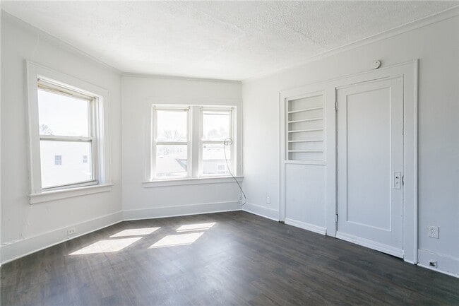 Building Photo - 85 Mapledale St