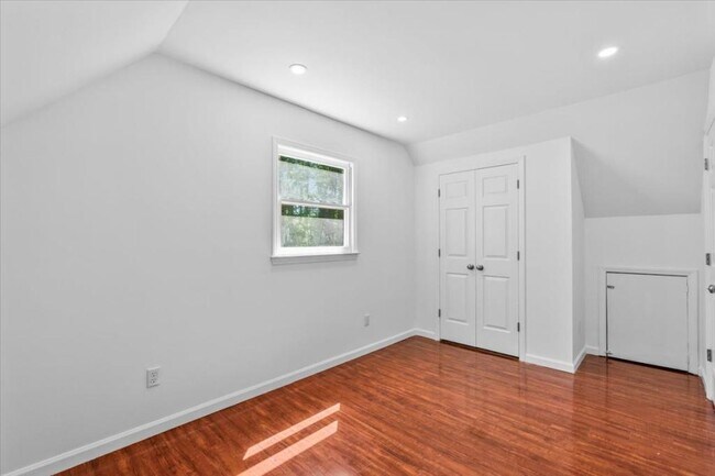 Building Photo - 120 Arcaro Dr