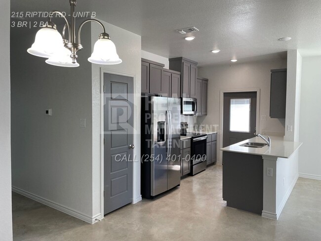 Building Photo - 215 Riptide Rd