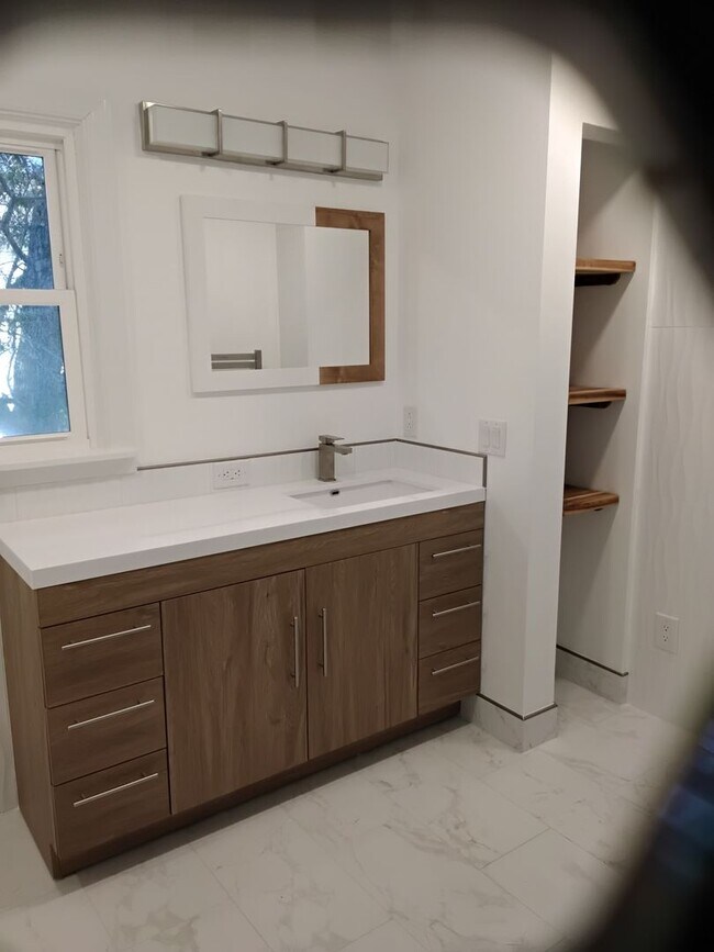 Building Photo - Beautiful remodeled home in Emerald Isle