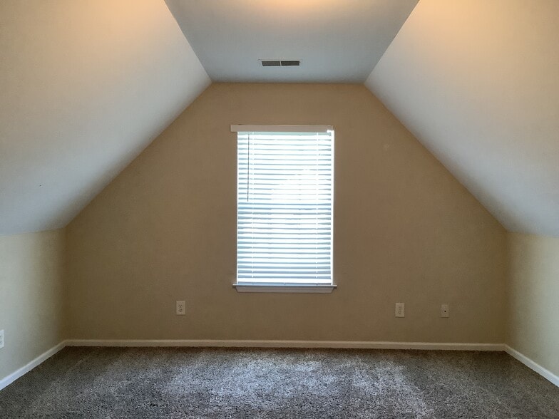 Building Photo - 7204 Weavers Way
