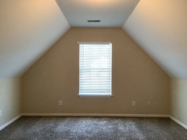 Building Photo - 7204 Weavers Way