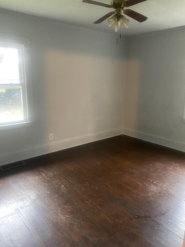 Building Photo - 36 W Avondale Ave