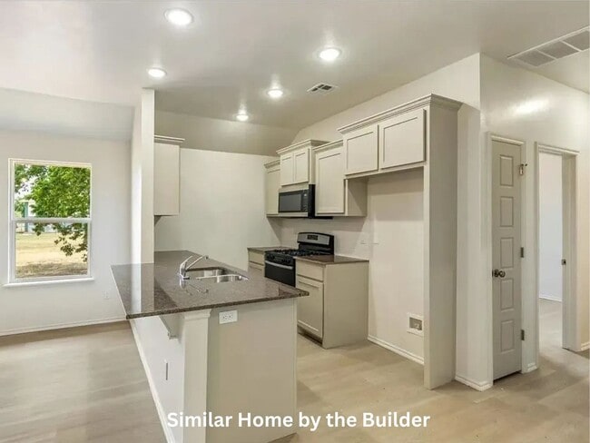 Building Photo - Move-In Ready 2-Bed Home | Garage + Pet Friendly