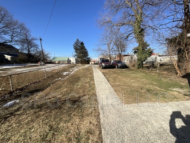 Building Photo - 317 S Main St