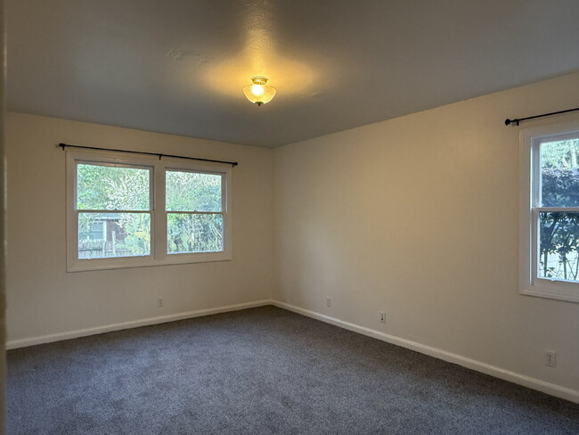 Building Photo - Charming 2 Bedroom San Anselmo Home