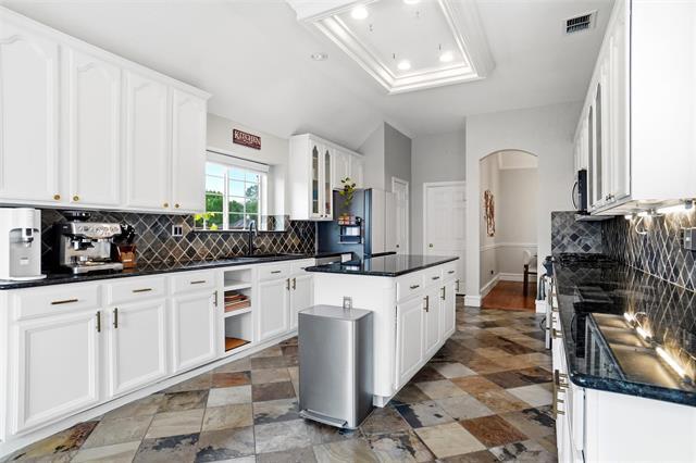 Building Photo - 1800 Sumac Dr