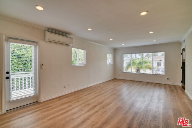 Building Photo - 2616 W 77th St