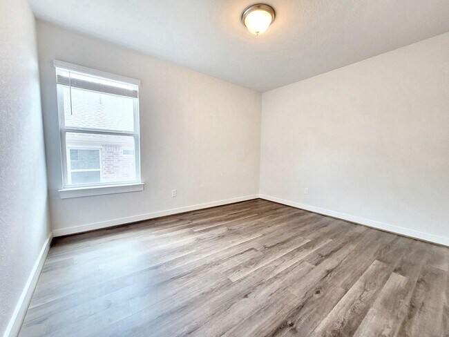 Building Photo - Beautiful 3-Bedroom, 2-Bath Modern Home fo...