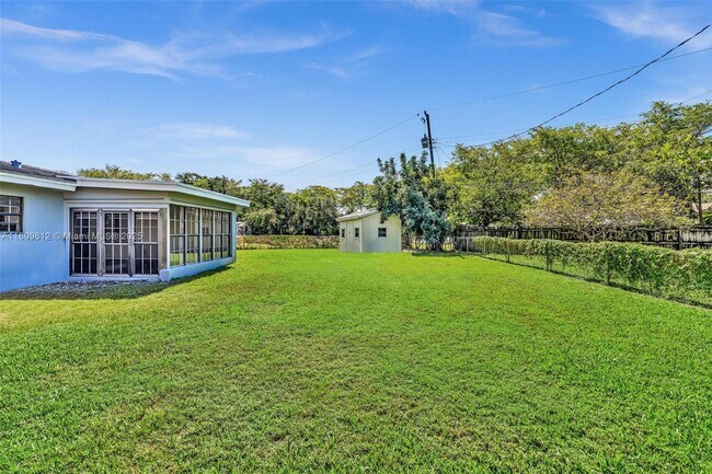 Building Photo - 418 S 57th Way