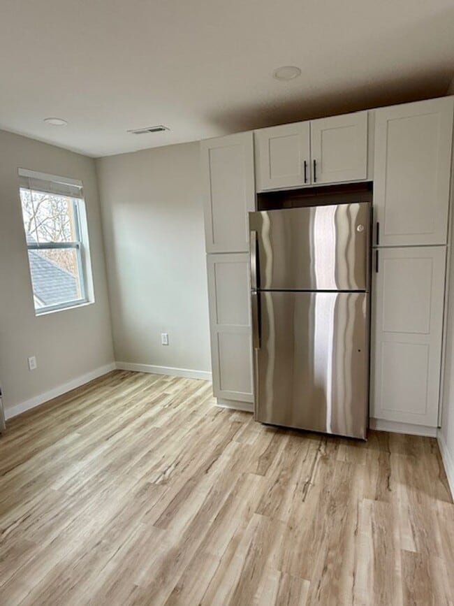 Building Photo - 939 Chateau Ave