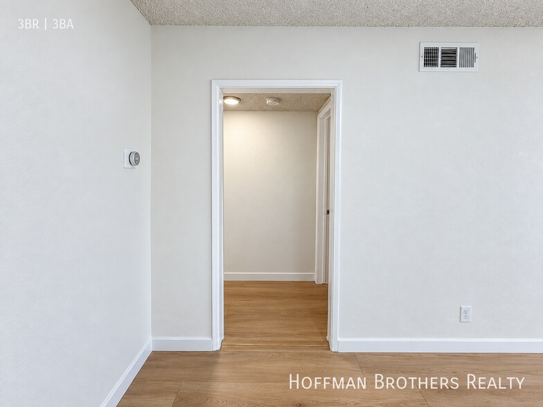 Building Photo - 6035 Whitsett Ave
