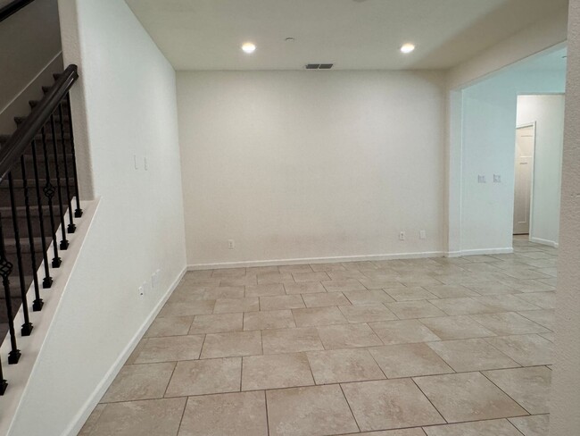 Building Photo - West Roseville home with solar - avail 5/15