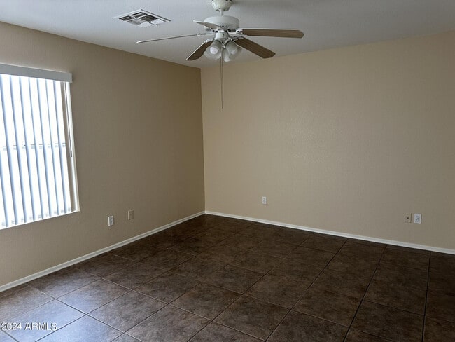 Building Photo - 1006 S Slater Cir