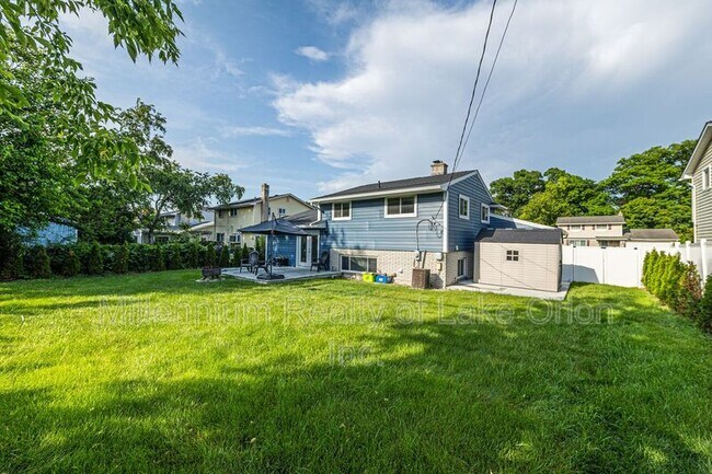 Building Photo - 676 Sheffield Rd