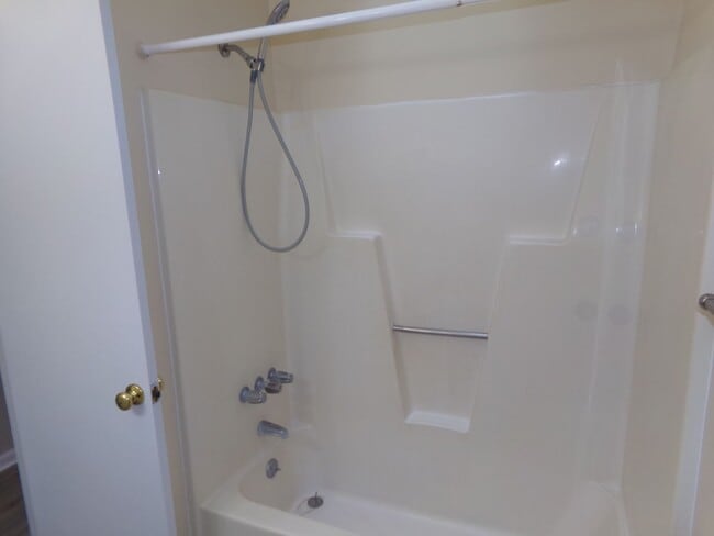 Building Photo - Charming Triplex