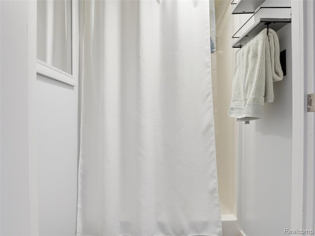 Building Photo - 610 S Troy St