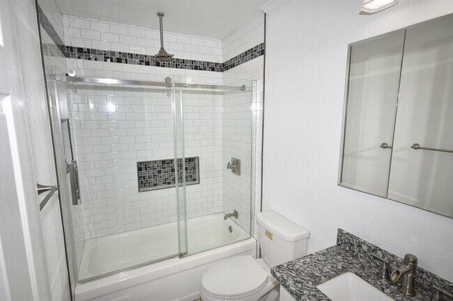 Building Photo - 1208 Glenbrook Ave