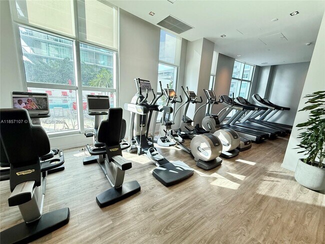 Building Photo - 1100S S Miami Ave