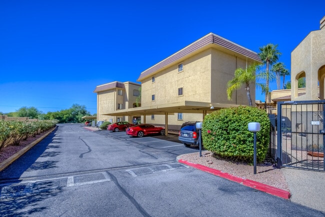 Building Photo - 5500 N Valley View Rd