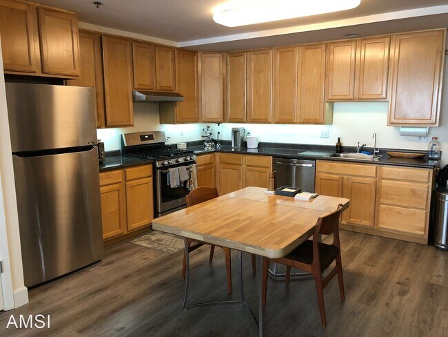 Building Photo - 2 br, 2 bath House - 75 Sheridan #101