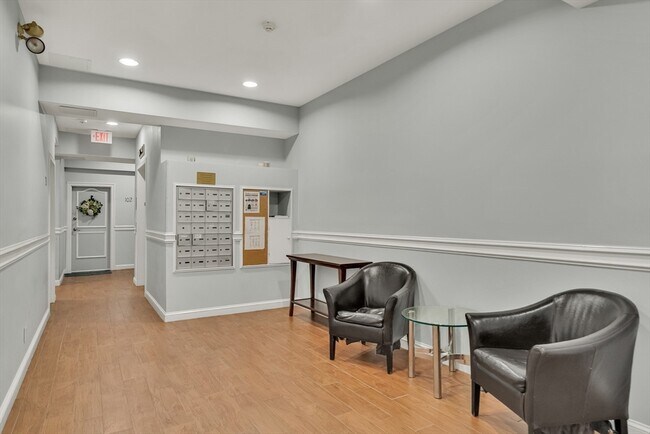 Building Photo - 19 Wiget St