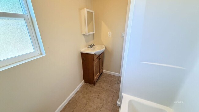 Building Photo - 25065 Laurel Trail