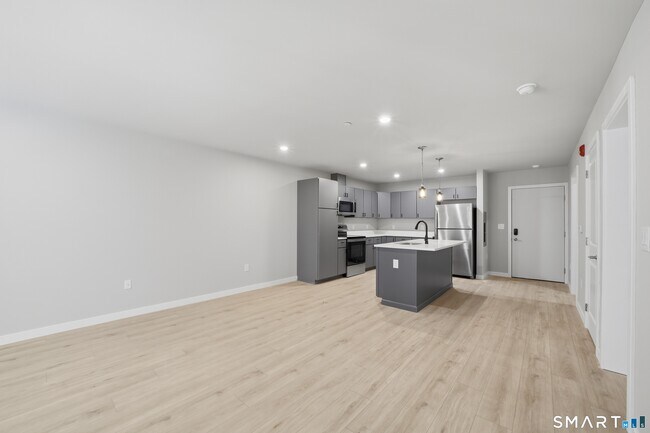 Building Photo - 589 Bedford St