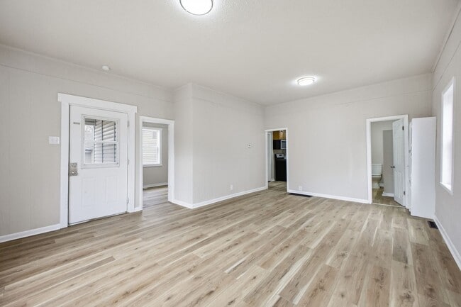 Building Photo - Cozy 3-Bedroom, 1-Bath Single-Family Home – 1,104 sq ft