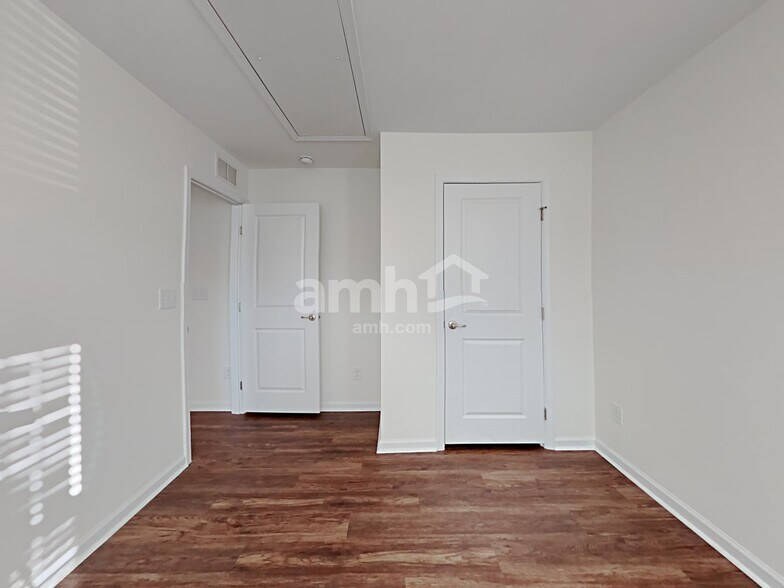 Building Photo - 5062 Twin River Dr