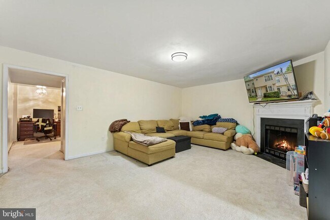 Building Photo - 13 Aviary St