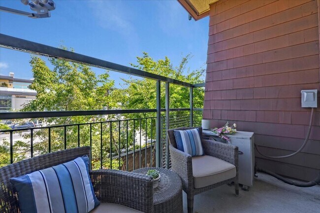 Building Photo - 435 Sheridan Ave