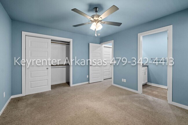 Building Photo - Beautiful 2 Bed, 3 Bath Home Just Off Weddington!