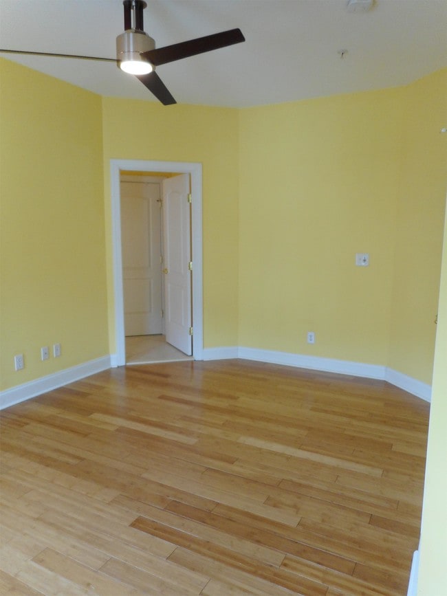 Building Photo - 204 Seneca Way