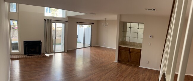 Dining room and bar - 10056 Melinda Way