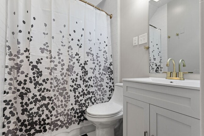 Building Photo - 1287 Mooberry St