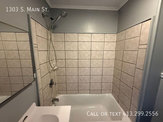 Building Photo - 1303 S Main St