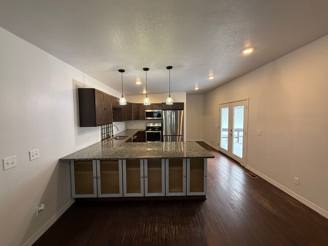 Building Photo - 3 Bedroom Home