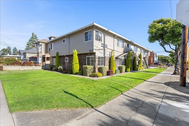 Building Photo - 1332 High St