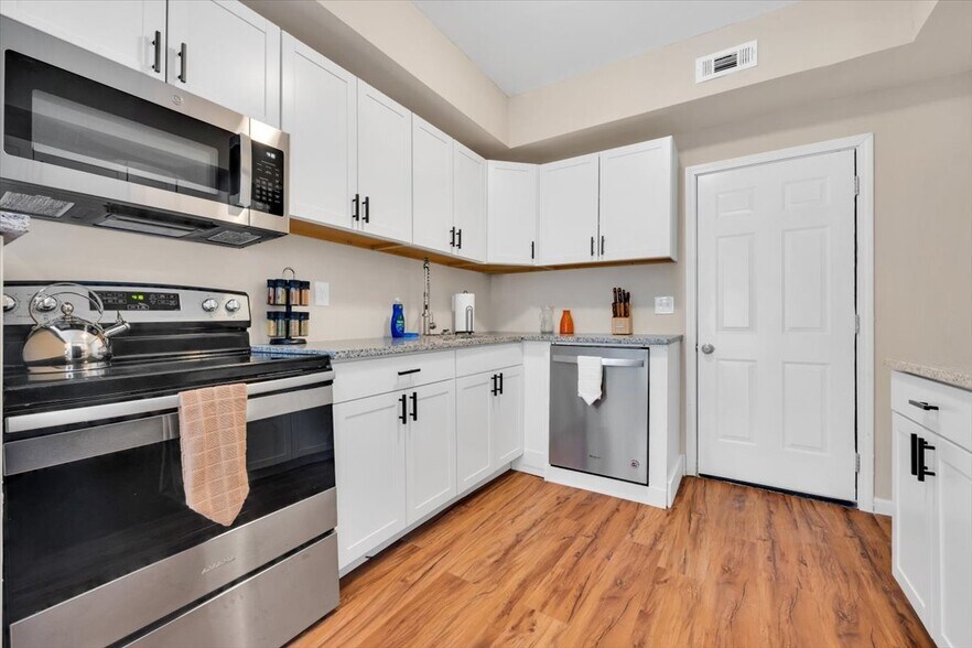 Building Photo - 945-947 Palmetto Ave SW
