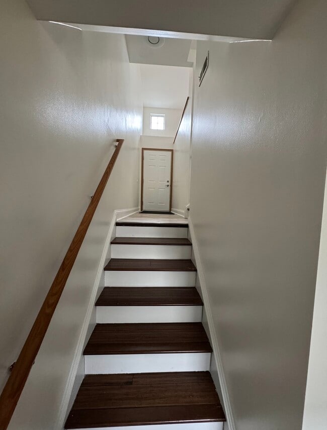 Building Photo - 409 Evergreen Cir