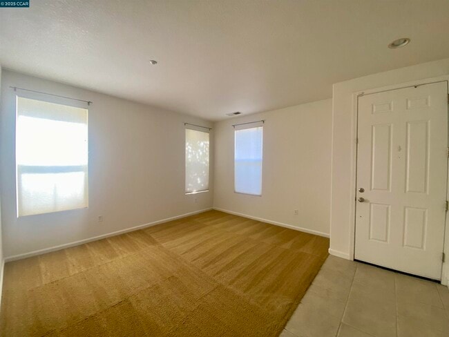 Building Photo - 26 Tradition Way