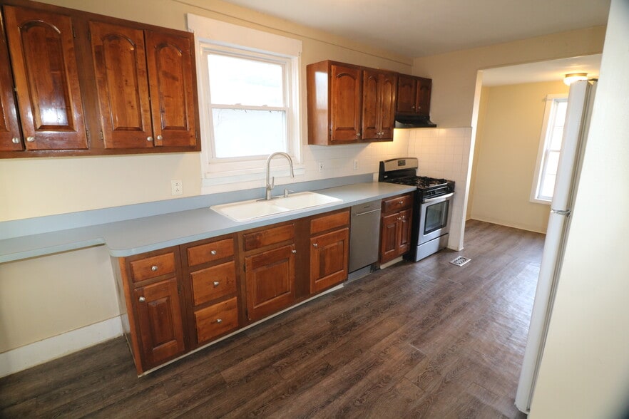 Building Photo - 1626 Summit Ln