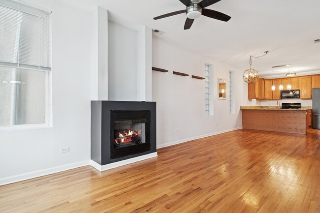 Building Photo - 2249 W Monroe St